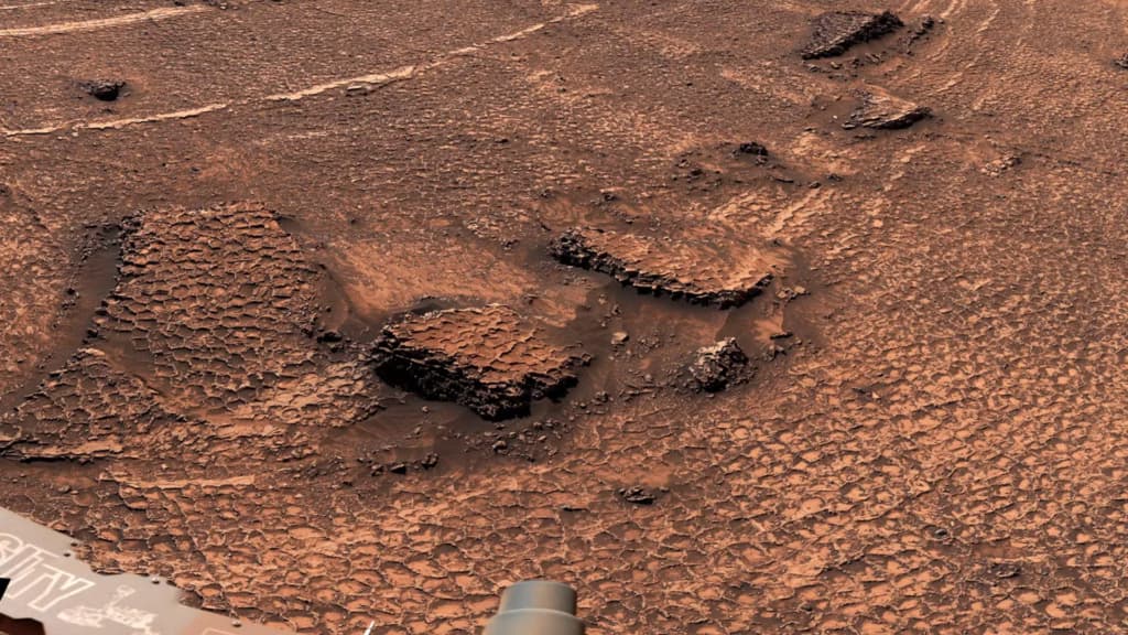 Марсохід NASA виявив дивні «соти» на поверхні Марса: вчені шукають пояснення