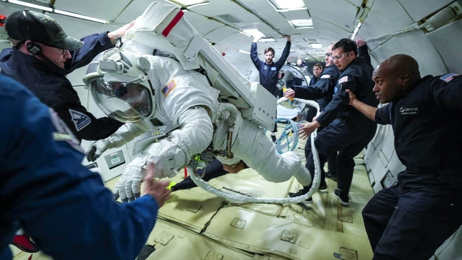 NASA провело випробування скафандра для виходу у відкритий космос