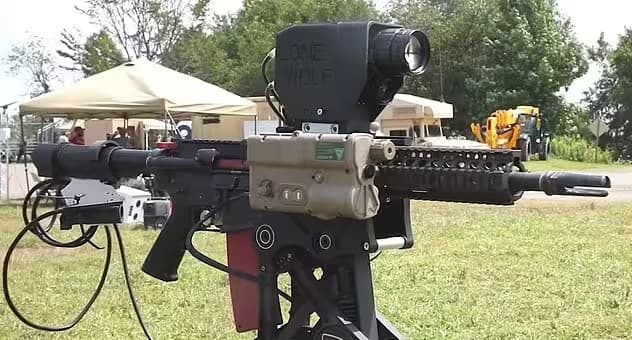 “Самотній вовк” на полюванні. Армія США випробовує бойового робота-собаку