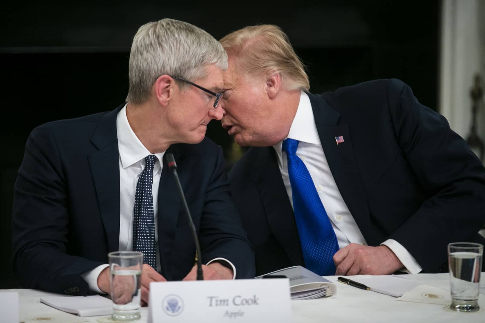 Тім Кук залишиться шептуном Трампа для Apple