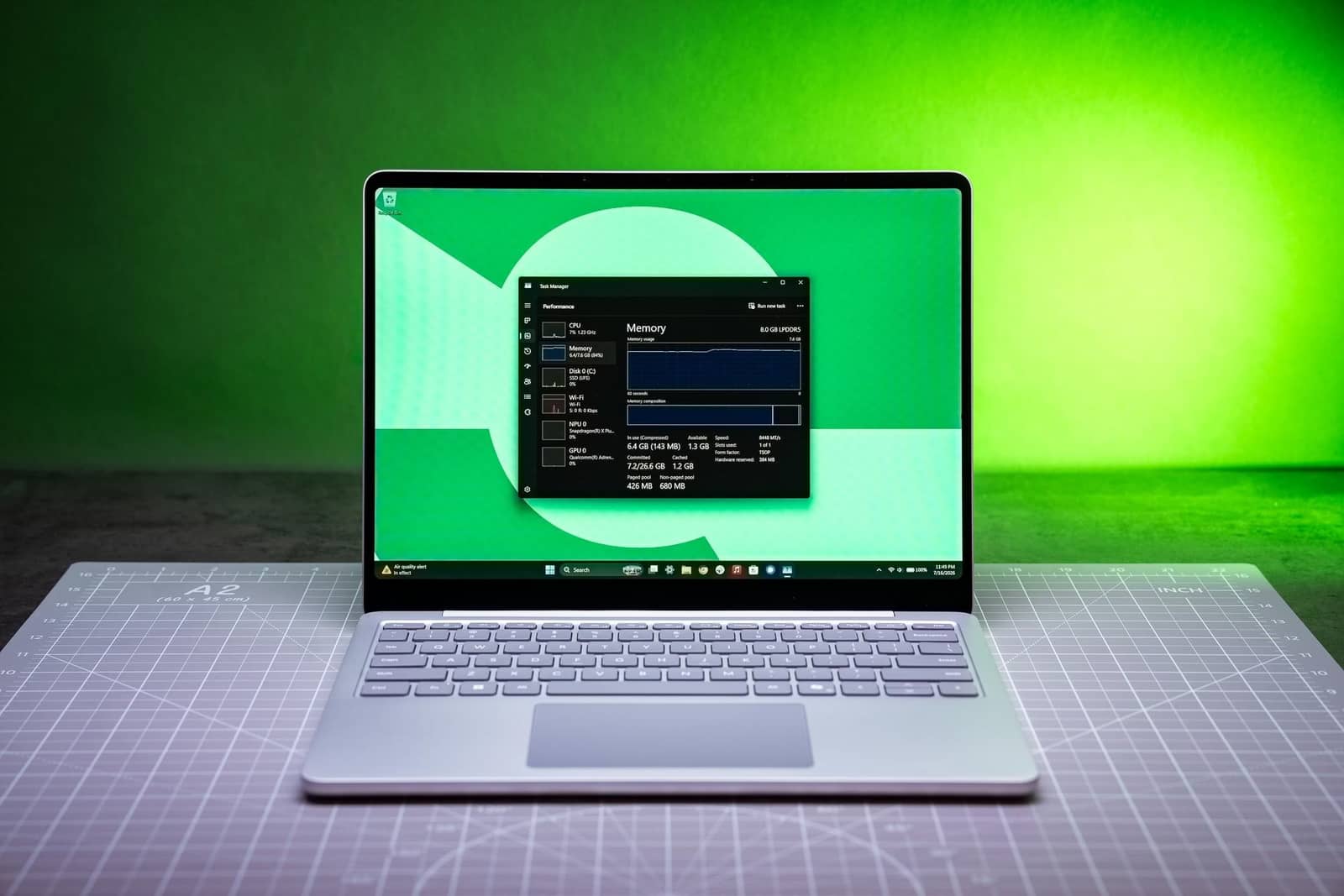 Microsoft Surface Laptop 13 дюймів: чи достатньо 8 ГБ оперативної пам’яті?