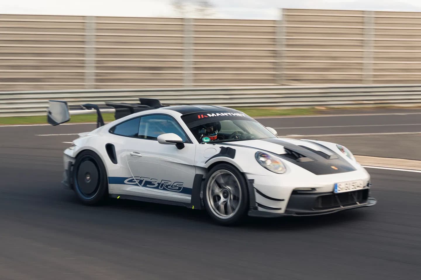 Новий комплект Manthey для Porsche 911 GT3 RS встановлює рекорд на Нюрбургрингу