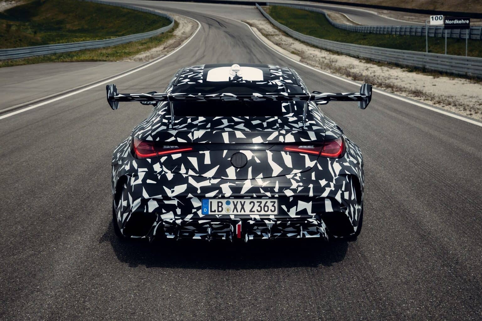 Новий Mercedes-AMG Mythos Coupe: агресивний дизайн та потужність