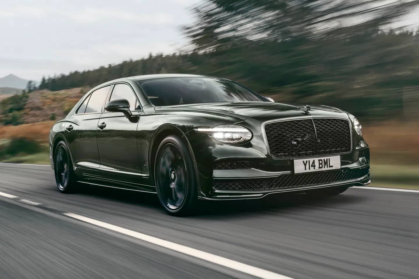 Бентлі оновлює Flying Spur з новим стилем Continental GT та гібридною силовою установкою
