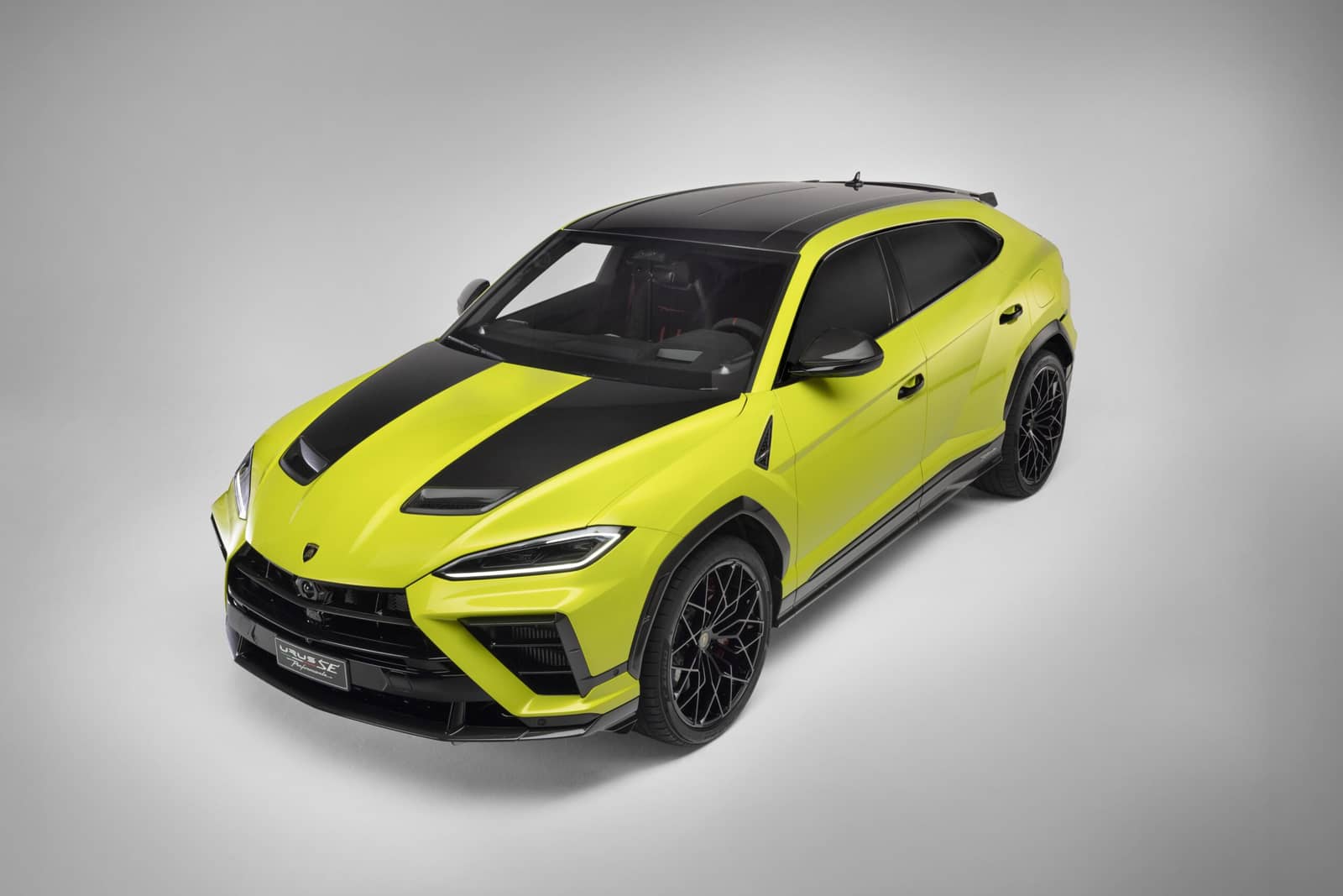 801 к.с. (597 кВт) Lamborghini Urus SE Performante: новий супер-SUV