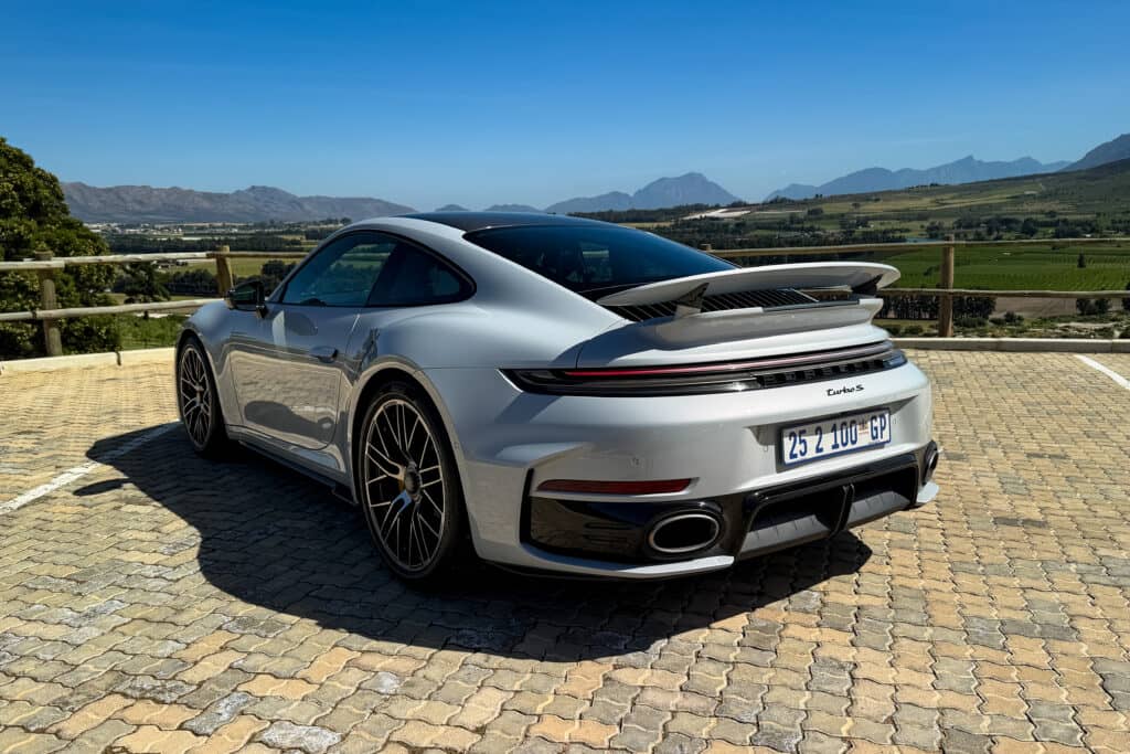 Porsche 911 Turbo S: новий стандарт швидкості та комфорту