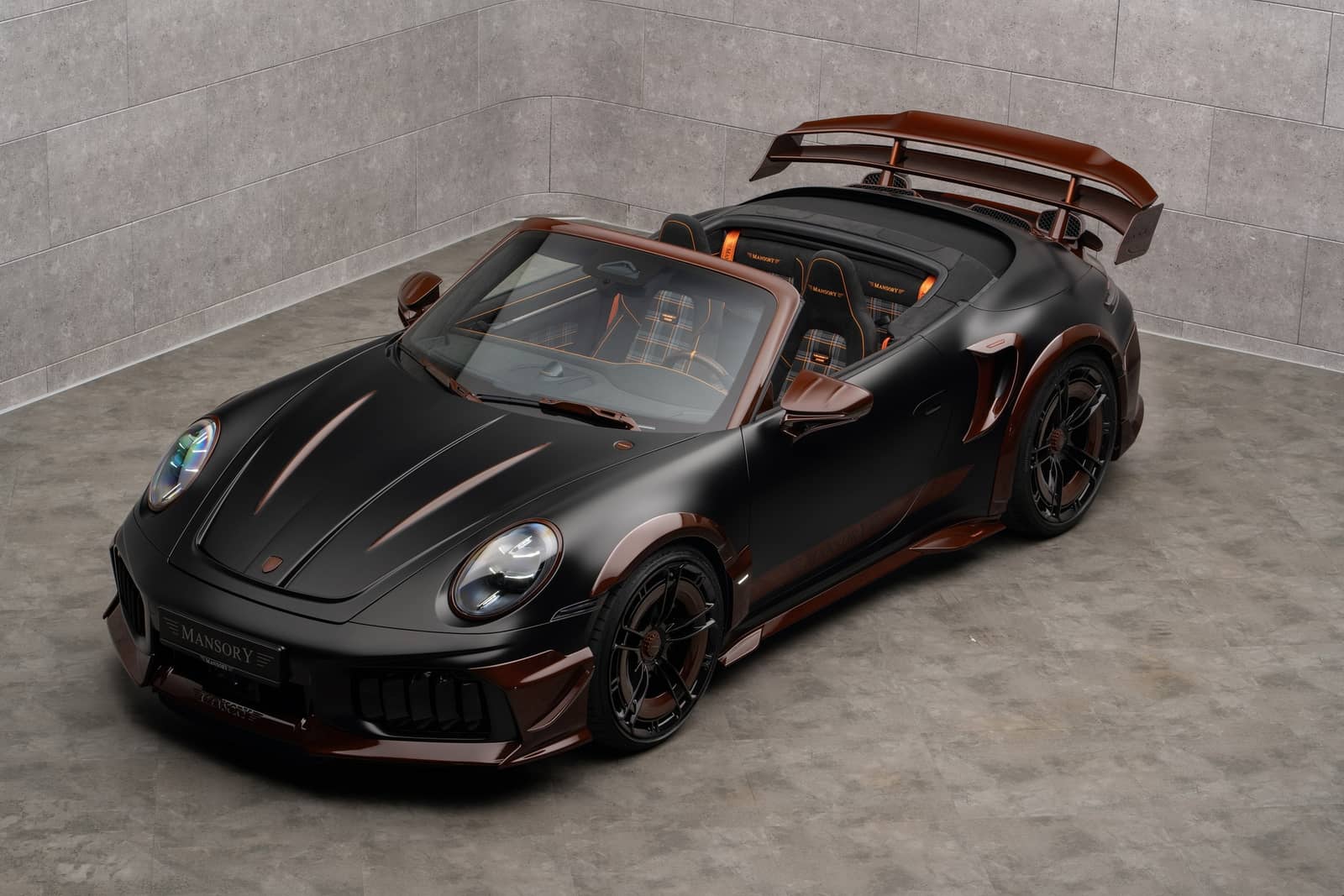 Mansory представила агресивний тюнінг для Porsche 911 Turbo S Cabriolet