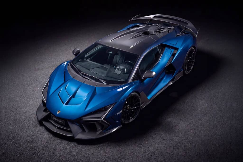 Venuum Black робить Lamborghini Revuelto ще більш вражаючим